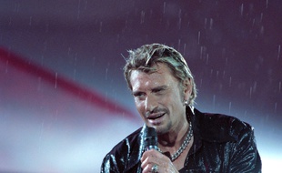 Johnny Hallyday en 1998 au Stade de France, dans un concert dirigé par Yvan Cassar.