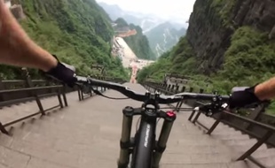 Capture écran Youtube compte forever03t de la vidéo Red Bull Sky Gate Mountain Race, China