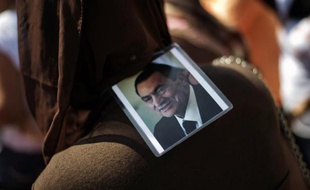 Le procès de l'ancien président égyptien Hosni Moubarak pour complicité dans le meurtre de manifestants a été ajourné au 25 août, à l'issue d'une brève audience samedi.