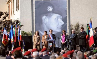 Le maire de Béziers Robert Ménard a officiellement donné à une rue le nom d'Hélie Denoix de Saint-Marc, un militaire partisan de l'Algérie française à Béziers le 14 mars 2015