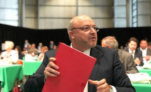 Le maire du village de Péronne-en-Mélantois, Damien Castelain, a été réélu président de la métropole de Lille.