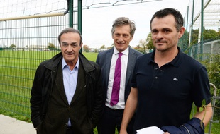 Willy Sagnol, Nicolas de Tavernost et Jean-Louis Triaud (de dr. à g.) le 6 novembre 2014 au Haillan, à Bordeaux.