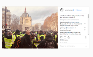 Uma Thurman pose devant «les gilets jaunes» sur une photo postée sur Instagram.