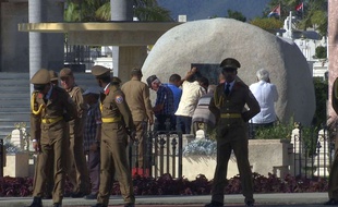 Les Cubains ont pu rendre un dernier hommage à Fidel Castro avant des funérailles intimes.