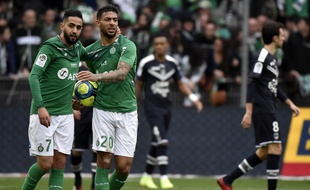Bouanga et Boudebouz, buteur et passeur, célèbrent l'égalisation stéphanoise, dans la foulée du but bordelais.