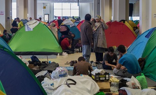 Des réfugiés ont trouvé refuge à Hellinikon, l'ancien aéroport d'Athènes, le 14 mars 2016.
