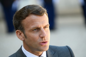 Emmanuel Macron dans la cour de l'Elysée, le 26 avril 2021.