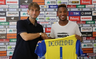 Jonathan De Guzman et son numéro 1.