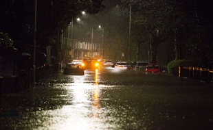 La tempête Dennis a commencé par s'abattre sur les îles britanniques