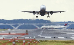 La compagnie aérienne United Airlines a annulé une commande de 12 avions monocouloir qu'elle avait passée auprès de l'avionneur européen Airbus et qui représentait une valeur catalogue de plus d'un milliard de dollars.