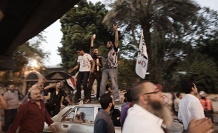 L'armée égyptienne s'est engagée jeudi à ce que l'élection présidentielle prévue fin mai soit à "100% honnête", au lendemain d'affrontements meurtriers au Caire lors d'une manifestation hostile au pouvoir militaire.