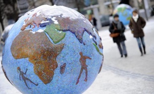 Un globe-terrestre exposé lors de la conférence sur le climat de Copenhague, le 19 décembre 2009