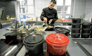 Dans les cuisines du Tire-Bouchon, l'un des 61 restos Maître restaurateur du Bas-Rhin, hier.