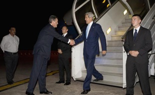 Le secrétaire d’État américain John Kerry est au Pakistan depuis mercredi soir pour exhorter le nouveau gouvernement civil et l'armée à lutter contre les bastions des militants islamistes talibans à la frontière de l'Afghanistan.