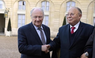 Le président du Crif Roger Cukierman (g) et le président du Conseil français du culte musulman (CFCM), Dalil Boubakeur à l'Elysée le 24 février 2015