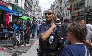 Soixante-dix commerces de Saint-Denis (Seine-Saint-Denis) n'ont plus le droit, depuis le 27 juillet et pour trois mois, d'ouvrir après 20H00 à cause de nuisances liées à l'alcool et la drogue, a indiqué vendredi la mairie, confirmant une information du Parisien.