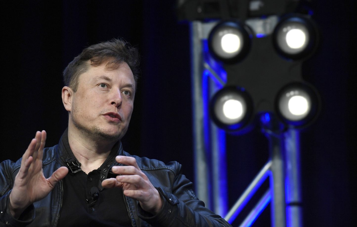 Le milliardaire Elon Musk défie Twitter.