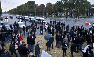 Des agriculteurs ont manifesté vendredi 22 septembre sur les Champs Elysees pour le maintien du Glyphosate.