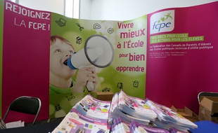 Un stand de la FCPE en juin 2014.