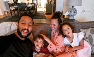 Le chanteur John Legend, la mannequin Chrissy Teigen et leur enfants Miles et Luna