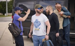 Cinq commandants du régiment Azoz de retour en Ukraine... 310x190_in-this-photo-provided-by-the-ukrainian-presidential-press-office-deputy-commander-of-the-azov-regiment-svyatoslav-palamar-walks-at-istanbul-international-airport-in-istanbul-turkey-saturday-july-8-2023-five-commanders-of-the-defence-of-the-azovstal-steel-plant-a-gruelling-months-long-siege-early-in-the-war-were-returning-from-turkey-on-the-plane-with-zelenskyy-ukrainian-presidential-press-office-via-ap-xbp106-23189628756018-ap-provides-access-to-this-publicly-distributed-handout-photo-provided-by-ukrainian-presidential-press-office-mandatory-credit-2307081950