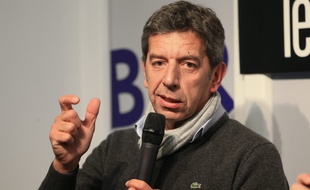 Strasbourg le 30 janvier 2015. Michel Cymes dédicace son livre à Strasbourg, Hippocrate aux enfers