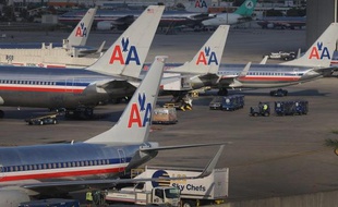 Americain Airlines et US Airways annoncent jeudi leur mariage qui va donner naissance au numéro un américain de l'aviation et à un géant mondial, et clore selon toutes probabilités le cycle de consolidation du secteur aux Etats-Unis.