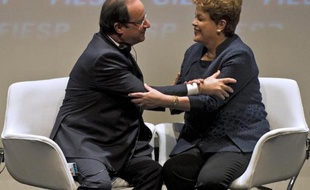 Le président français François Hollande a affirmé jeudi qu'il "s'attendait (...) depuis plusieurs mois" à l'échec de la vente du Rafale au Brésil, mais qu'il "espérait" que l'avion de combat français serait vendu à l'étranger, ce qui n'a jamais encore été le cas.