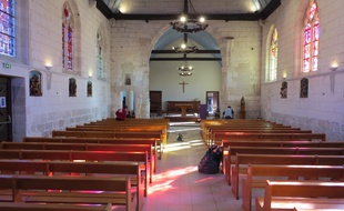 Les paroissiens s'activent en vue de la réouverture de l'église de Saint-Etienne-du-Rouvray dimanche 2 octobre.