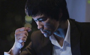 Bruce Lee dans une pub pour Johnnie Walker.