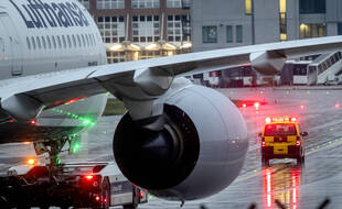 Un avion de la Lufthansa, à Francfort le 3 février 2021.