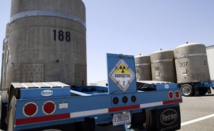 Les conteneurs de déchets nucléaires radioactifs sur le site de Hanford, dans l'état de Washington, le 30 juin 2005.