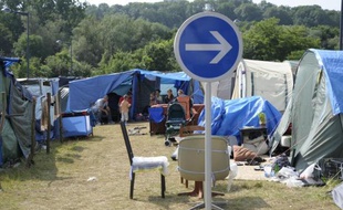 Des demandeurs d'asile venus des Balkans installés dans un campement à Metz, le 6 juillet 2013