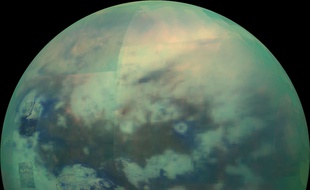 Titan est la plus grande lune de la planète Saturne.