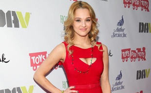 Hunter King, actrice de 20 ans de la série américaine Les Feux de L'Amour