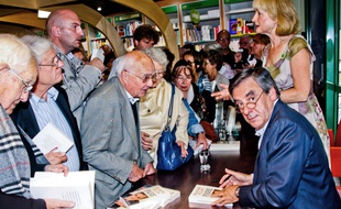 François Fillon dédicace son livre «Faire» à la librairie Thuard, Le Mans,le 26 Septembre 2015. Credit:Gile Michel/SIPA/