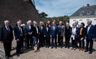 La Mitterrandie se réunit.