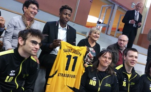 VIDEO. Strasbourg: Frank Ntilikina de retour dans le gymnase de ses débuts