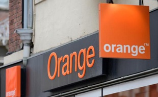 Logo d'Orange sur une boutique de Béthune, dans le nord de la France, le 18 février 2014