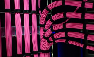 Illustration: des câbles de fibre optique.