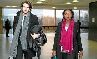 Enceinte, l'élue francilienne, ici avec son avocat Antonin Lévy, est venue se défendre.