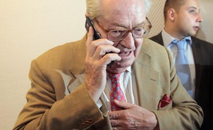 Le président d'honneur du Front national, Jean-Marie Le Pen, a lancé vendredi un appel aux prêts pour la campagne présidentielle de Marine Le Pen, en ciblant les détenteurs de Livret A, auxquels il a promis de meilleures rémunérations.
