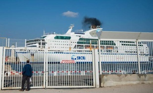 Un navire de la SNCM, dans le port de Marseille le 28 octobre 2014