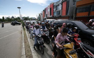 Un très fort séisme, de magnitude 8,6, est survenu mercredi au large de l'île indonésienne de Sumatra, déclenchant une alerte au tsunami dans l'océan Indien, mais qui a été vite levée face à l'absence de vagues significatives, de dégâts ou de victimes.