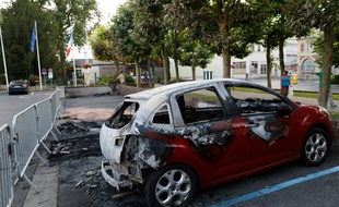 Une voiture brûlée à Beaumont-sur-Oise le 21 juillet 2016