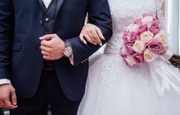 Leur mariage coûte trop cher, ils font payer l’entrée à tous les invités
