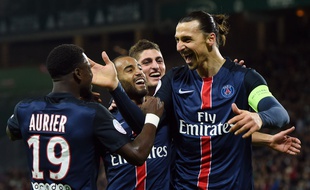 Zlatan Ibrahimovic et Serge Aurier lors du match entre le PSG et Saint-Etienne en janvier 2016.