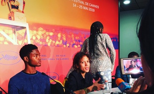 Mati Diop (au centre), en conférence de presse pour son film Atlantique