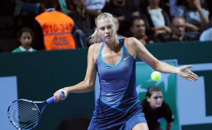 La Russe Maria Sharapova a déclaré forfait pour le reste du Masters féminin de tennis, quelques instant après avoir perdu son deuxième match de la compétition face à la Chinoise Li Na 7-6 (7/4), 6-4 mercredi à Istanbul, ont annoncé les organisateurs.