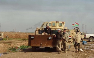 Des soldats irakiens près du village d'Al-Assal le 1er février 2015